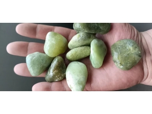 水磨石绿色球石