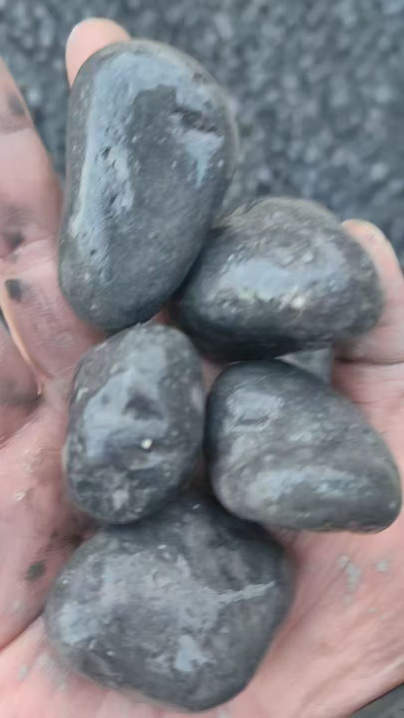 水磨石黑色砾石和黑色球石